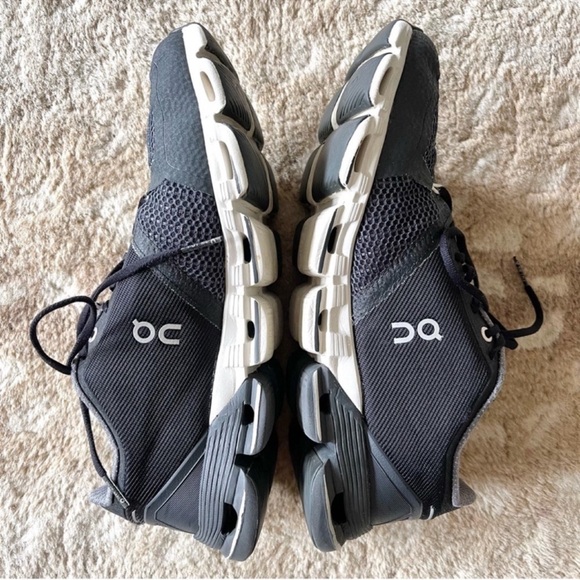 On Cloudflyer Road-Running Shoes Sneakers Black/ White Size 9 - Picture 2 of 15